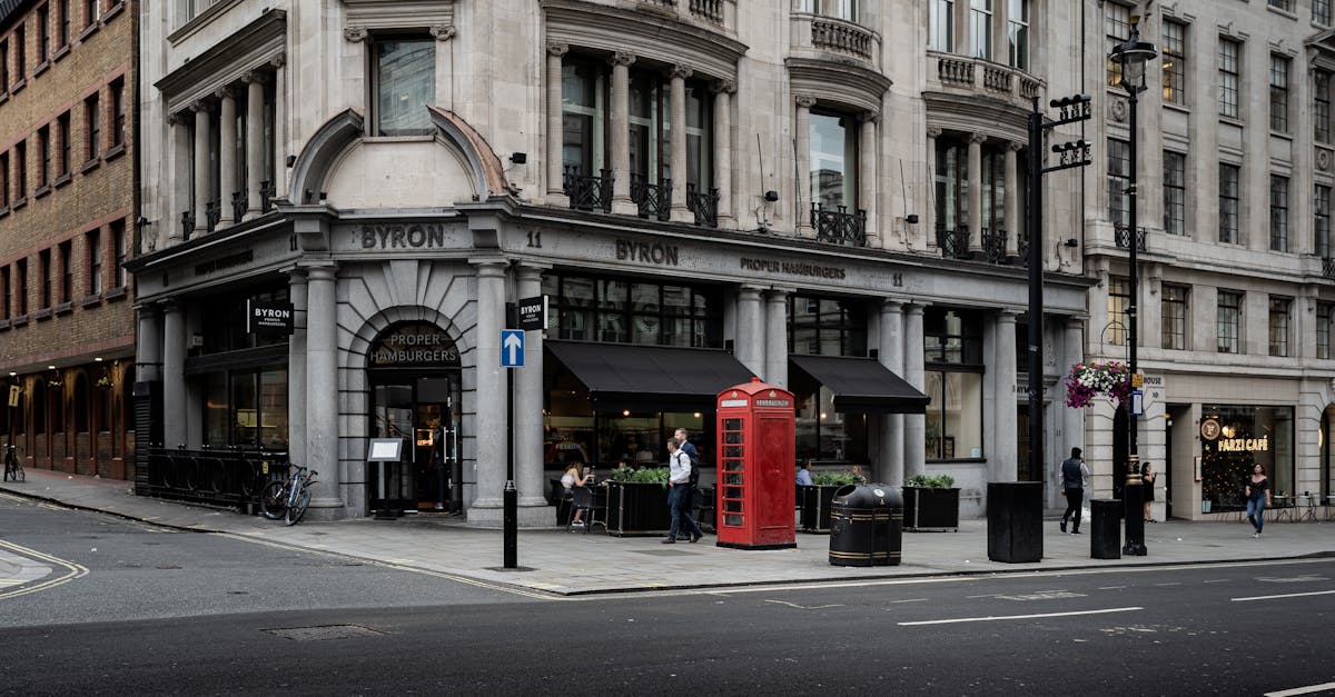 Coastal Retreat: Romantic Dining with a View of the Waves