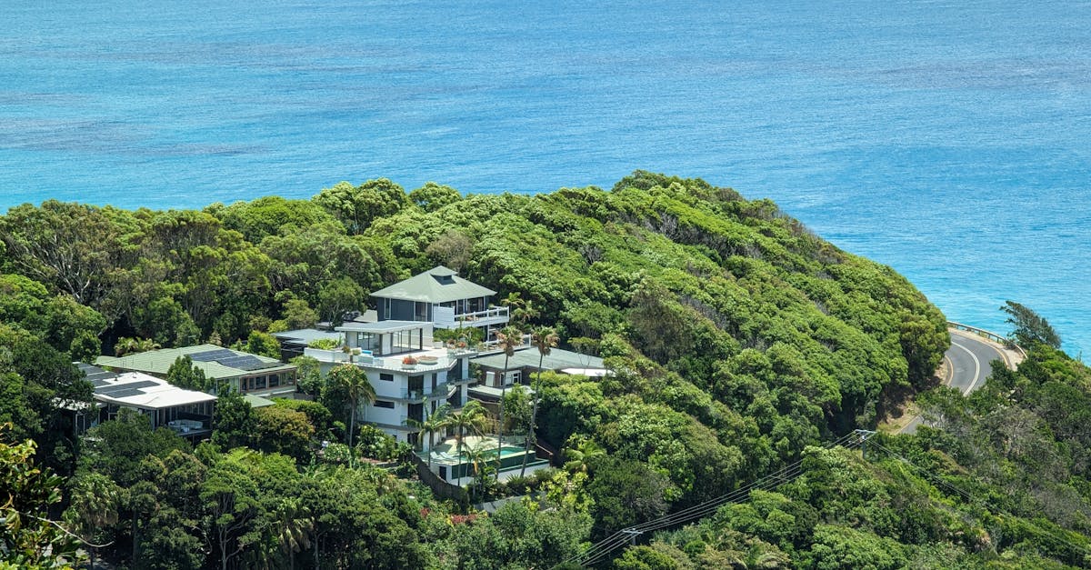 Social Spots: Beach Bars Perfect for Group Celebrations